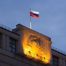 480px-Moscow_Russia_Flag_and_Hammer_and_Sickle